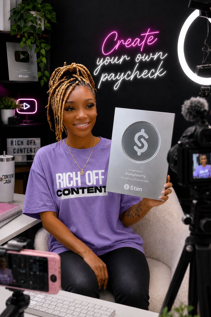 Luxurry, Creator Circle coach, holding her $100K Stan award
